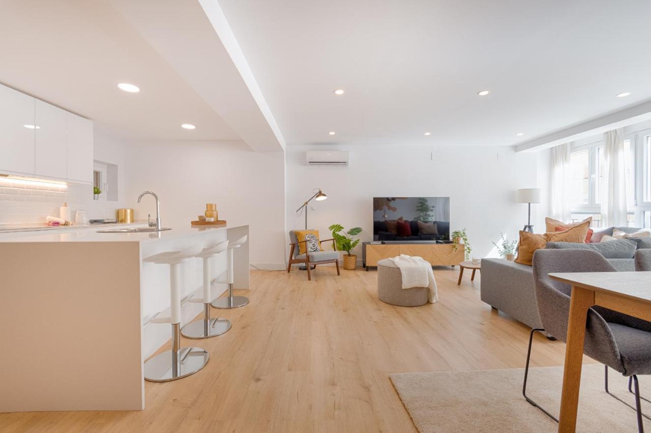 C26 Gorgeous 4 Bdrm Apartament In Plaza Uncibay マラガ エクステリア 写真